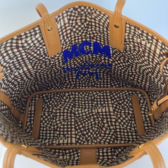 🚫SOLD🚫MCM Liz Reversible Shopper - Picture 4 of 9